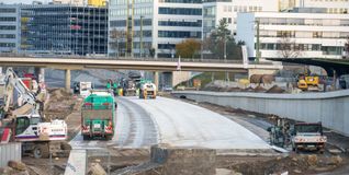 Die neue Betonfahrbahn ist etwa 300 Meter lang. Auf dieser soll der Verkehr noch dieses Jahr rollen.