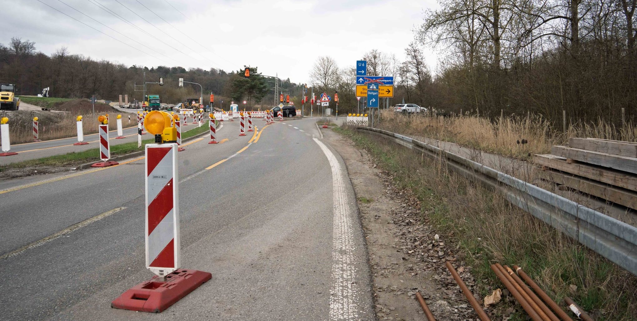 Die Mahdentalstraße wird im Bereich der Unterführung gesperrt. Deshalb ist die Verbindung zur Kreisstraße auch gekappt.
