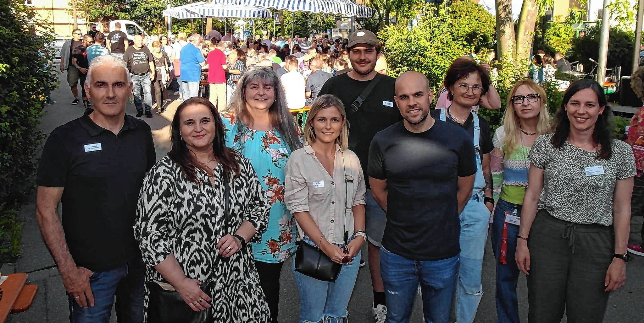 Auf unserem Foto (von links): Abdullah Dagli, Andrea Lenart-Decker, Stephanie Zeiner (Leiterin Stadtteilbibliothek Diezenhalde), Danijela Lukic, Sebastian Gräber (Mobile Jugendarbeit), Robert Pavicic, Luca Wenz, Natalie Härter-Ubrich, (Stiftung Liebenau), Nadja Lang (Böblinger Fachstelle für bürgerschaftliches Engagement).