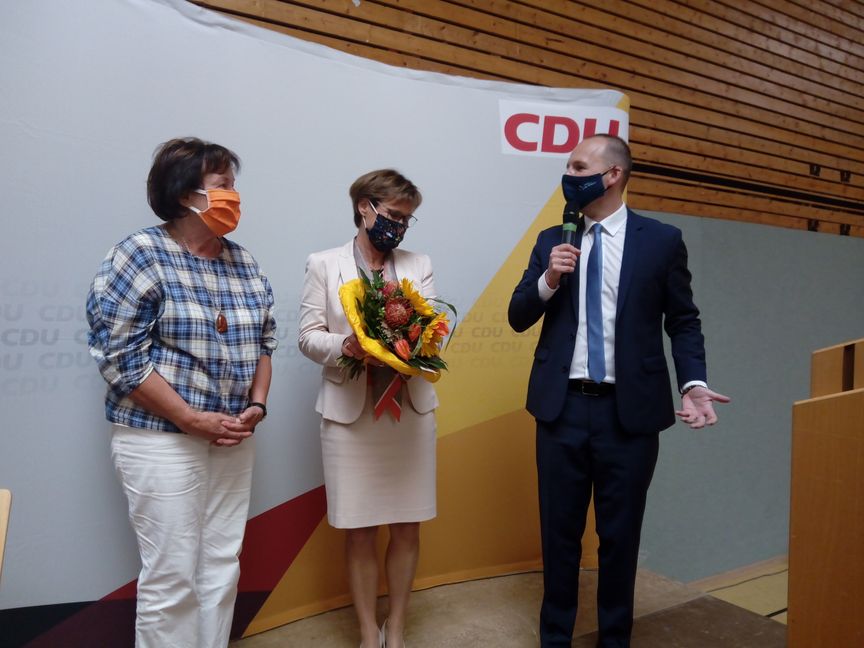 Glückwünsche nach der Wahl mit Brigitte Schick (stellvertretende Kreisvorsitzende), Kurtz und Biadacz Bild: Buck