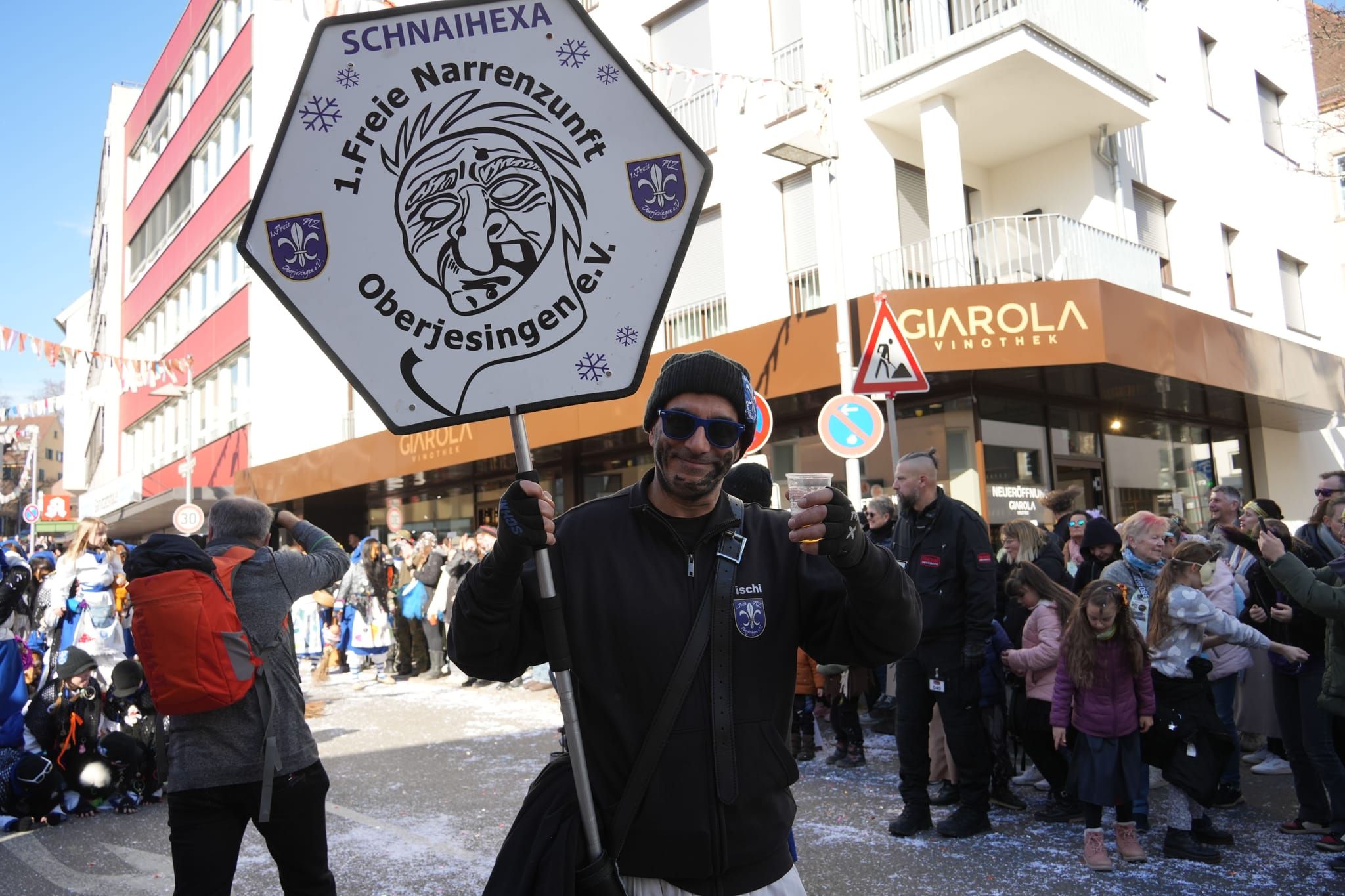 Narren, Hexen und tolle Stimmung beim Böblinger Rosenmontagsumzug.