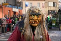 Narren, Hexen und tolle Stimmung beim Böblinger Rosenmontagsumzug.