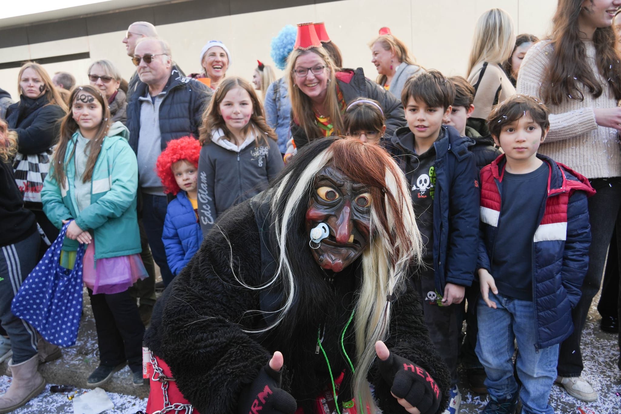 Narren, Hexen und tolle Stimmung beim Böblinger Rosenmontagsumzug.