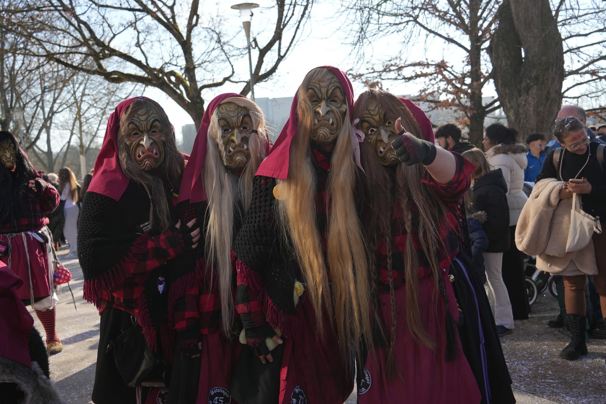 Narren, Hexen und tolle Stimmung beim Böblinger Rosenmontagsumzug.