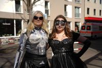Narren, Hexen und tolle Stimmung beim Böblinger Rosenmontagsumzug.