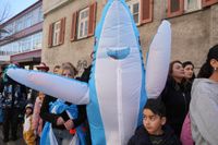 Narren, Hexen und tolle Stimmung beim Böblinger Rosenmontagsumzug.