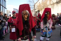 Narren, Hexen und tolle Stimmung beim Böblinger Rosenmontagsumzug.