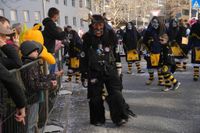 Narren, Hexen und tolle Stimmung beim Böblinger Rosenmontagsumzug.