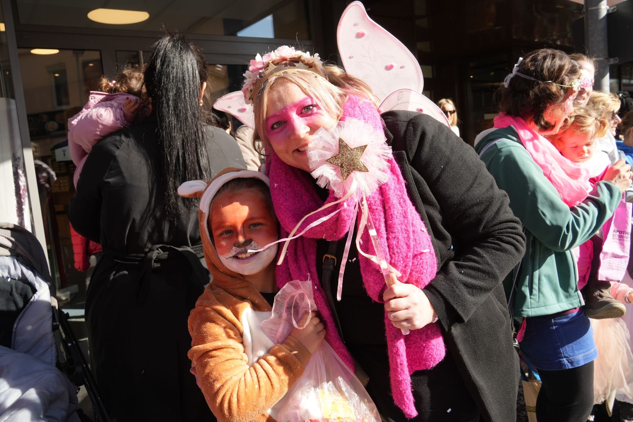 Narren, Hexen und tolle Stimmung beim Böblinger Rosenmontagsumzug.