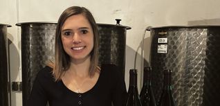 Vom Weinkeller auf den Thron: Manuela Breitmeyer will es versuchen.