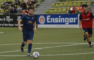 Spielertrainer Timo Engelberger und dem TV Darmsheim II wurde bei der Hallenfußball-Gala ihre Schwäche im Zehnmeterschießen zum Verhängnis.