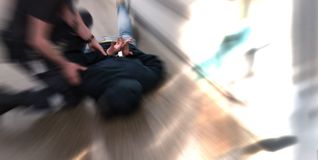 Sich mit der Polizei anzulegen, birgt gewisse Rsiken.