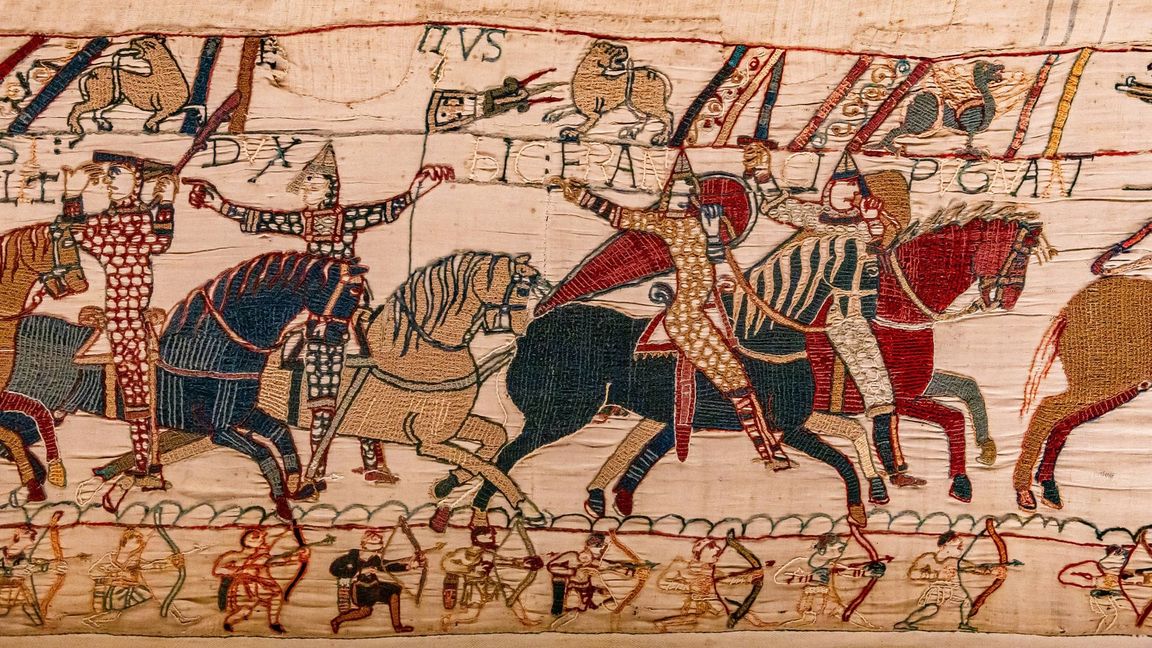 Der Teppich von Bayeux ist eine in der zweiten Hälfte des 11. Jahrhunderts entstandene Stickarbeit auf einem rund 52 Zentimeter hohen Tuchstreifen. In  Bild und Text wird auf 68 Metern in 58 Einzelszenen die  Eroberung Englands durch den Normannenherzog Wilhelm den Eroberer geschildert.