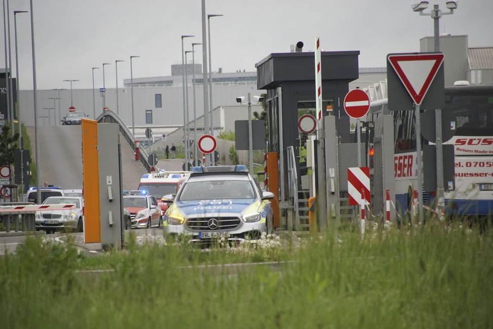 Großeinsatz der Polizei nach den tödlichen Schüssen am 11. Mai in der Factory 56 des Sindelfinger Mercedes-Werks. Bild: SDMG/Dettenmeyer
