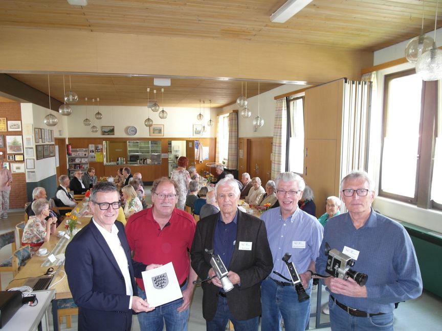 Im Sindelfinger Sängerheim hat der "fim- und video-club (fvc) sindelfingen e.V" sein 60. Jubiläum gefeiert (von links):
Kulturamtsleiter Markus Nau, Gerhard Wagner (Schriftführer), Kurt Haug (zweiter Vorsitzender), Hans-Georg Knödler (Vorsitzender), Peter Trapp (Schatzmeister).  Bild: Staber