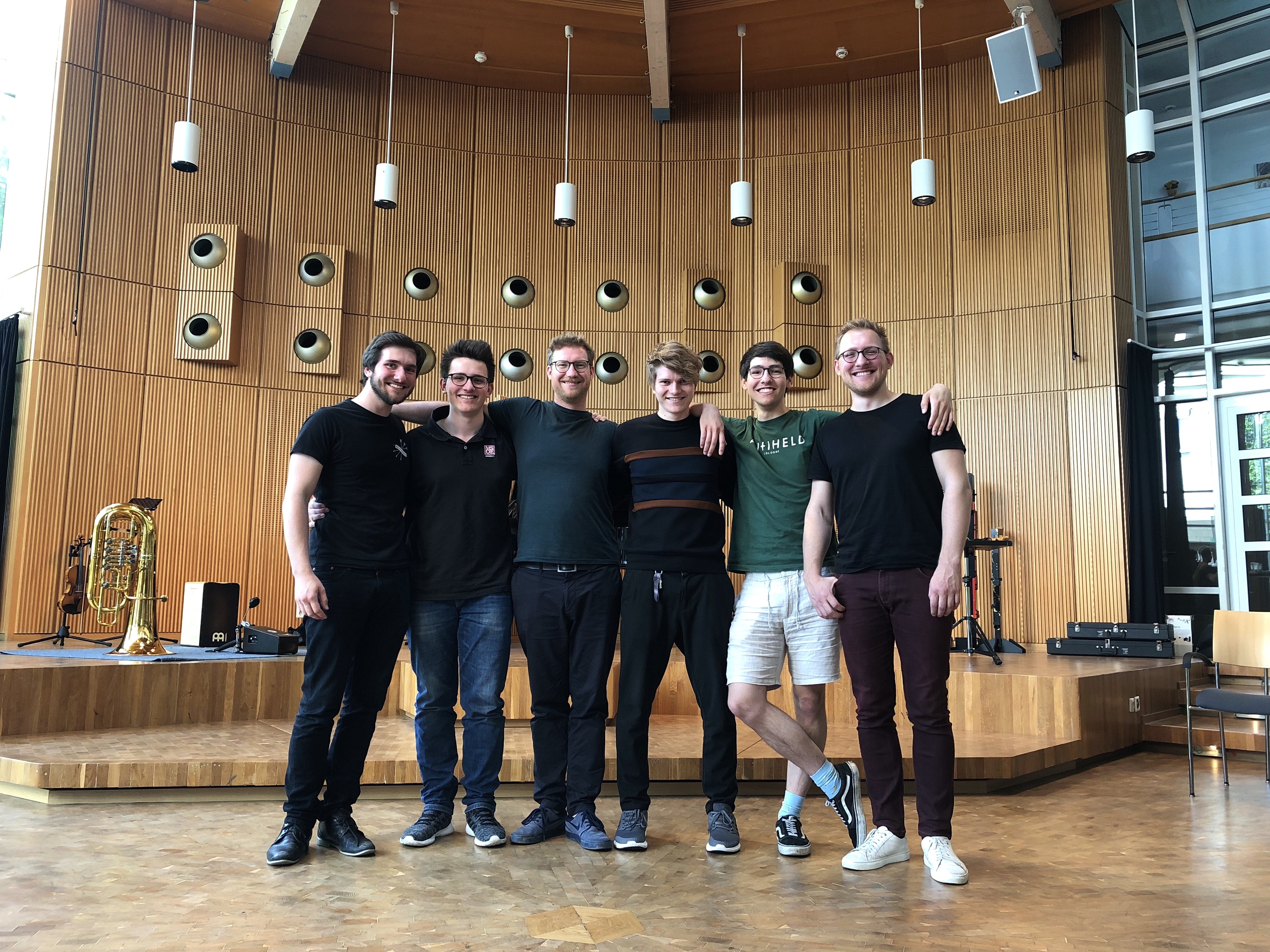 Lukas Hanke, Fabian Hanke, Thomas Toppler, Stefan Siebert, Jonathan Hanke und David Hanke haben für die Biennale-Konzerte der Hanke Brothers ein neues Konzept entworfen.  Bild: z