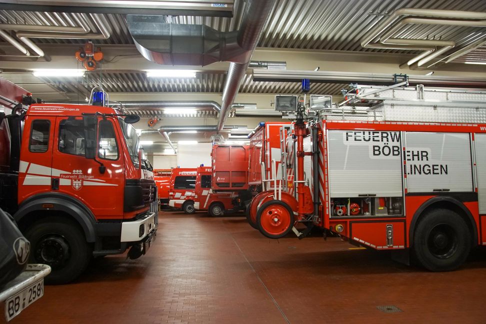 Damit die Böblinger Feuerwehr auch in Zukunft noch rund um die Uhr einsatzbereit sein kann, braucht es tief greifende strukturelle Veränderungen. Unter anderem müssen die Zahl der hauptamtlichen Einsatzkräfte stark erhöht und eine neue Feuerwache gebaut werden. Bild: Dettenmeyer