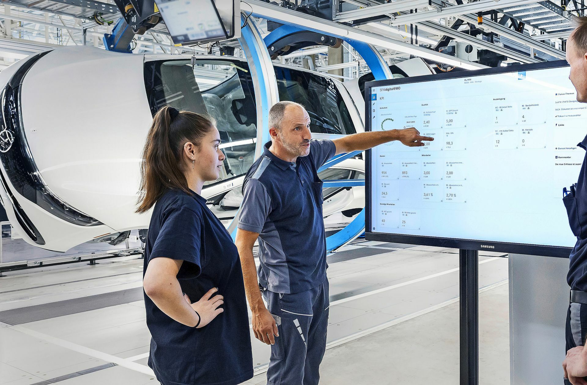 Die Daten, die in der Produktion bei Mercedes entstehen, sollen künftig global verfügbar sein – zur Analyse auch direkt bei den Kolleginnen und Kollegen am Band.