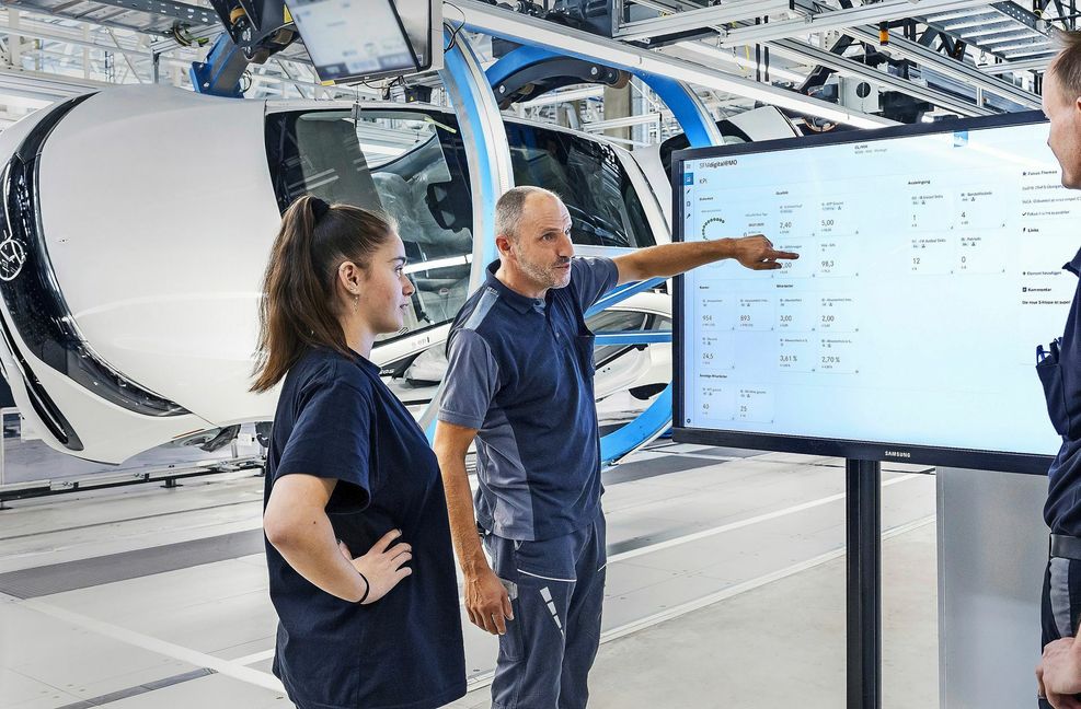 Die Daten, die in der Produktion bei Mercedes entstehen, sollen künftig global verfügbar sein – zur Analyse auch direkt bei den Kolleginnen und Kollegen am Band.