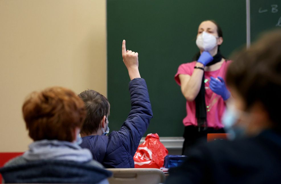 Familien und Pädagogen bangen: Wie lange können  Schulen noch geöffnet bleiben? Der SPD-Gesundheitsexperte Karl Lauterbach fordert, sie alle wieder bis Ostern zu schließen. Foto: dpa/R. Hartmann