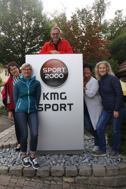 KMG Sport in Holzgerlingen ist bald Geschichte: Rose Kübler, Karin und Bernd Wolf, Susanne Kabstein und Claudia Antonio verabschieden sich nach vierzig Jahren. Bild: Nüßle