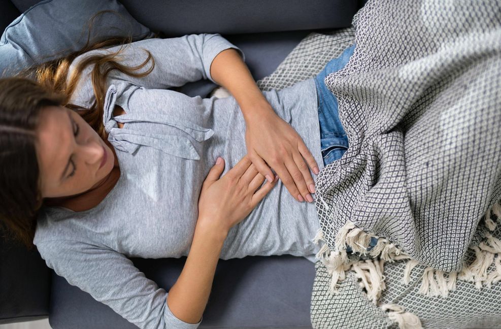 Ständig Bauchschmerzen, aber der Arzt kann nichts finden? Vor allem Stress schlägt oft auf den Magen.