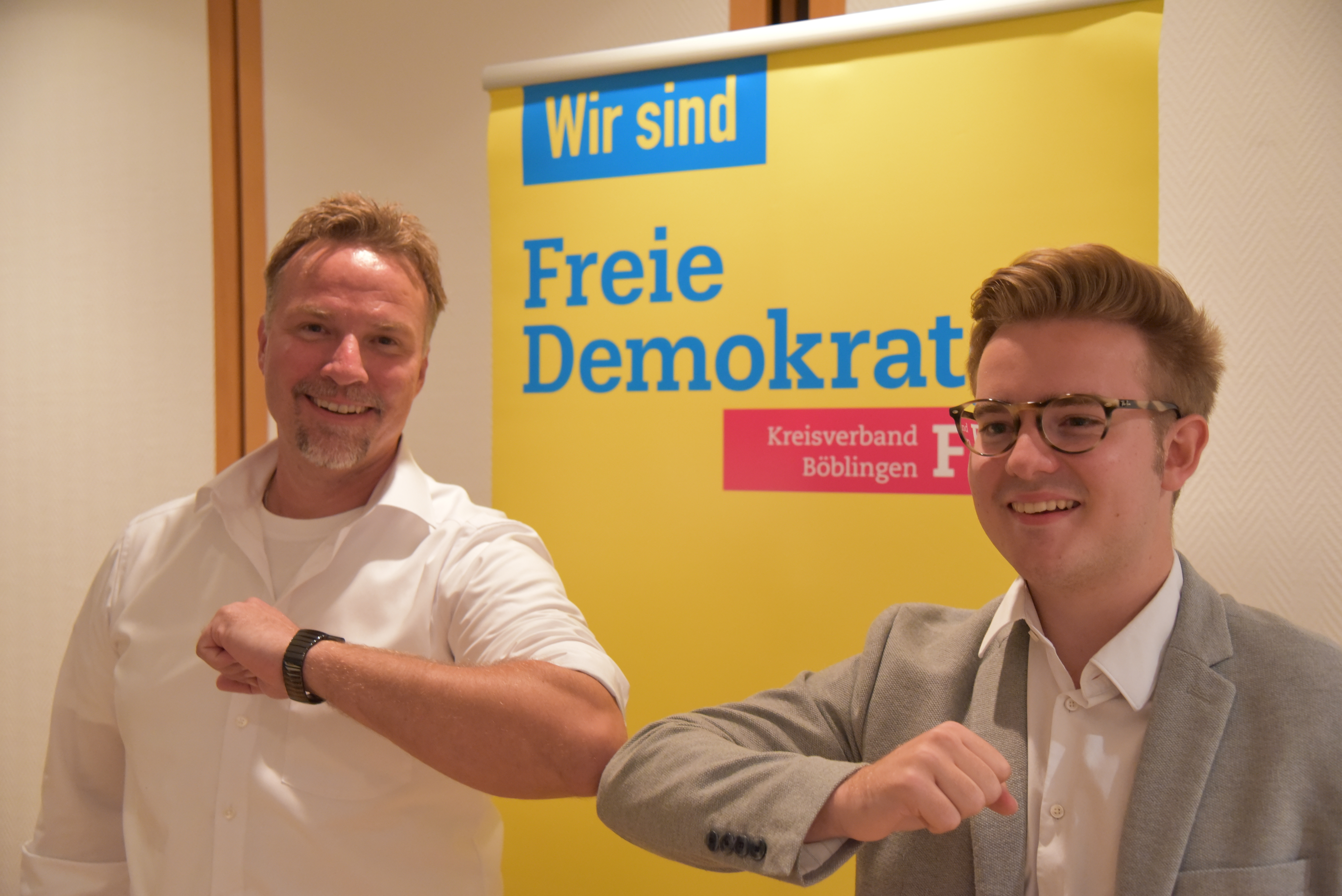 Mit Dr. Oliver Alber (links) und Zweitkandidat Maximilian Reinhardt geht die FDP im Wahlkreis Böblingen in den Landtagswahlkampf. Bild: z