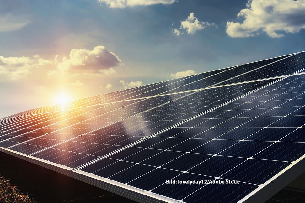 Viele träumen von einer eigenen Solaranalge auf dem Dach. Bild: loveyday12/Adobe Stock