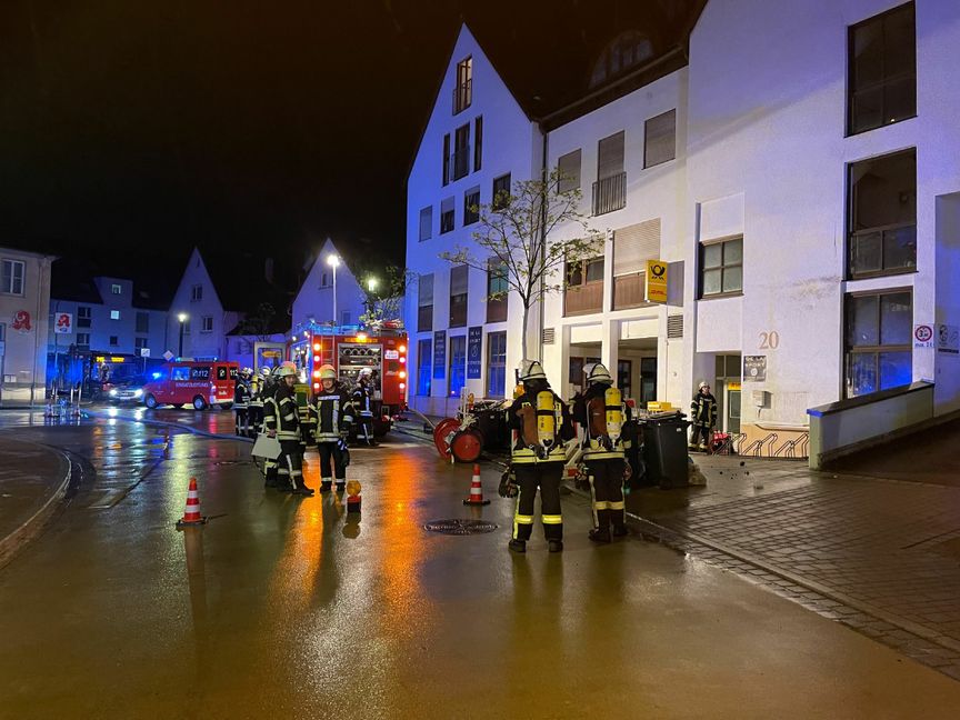 Der Brand in dem Mehrfamilienhaus entand im Müllraum des Gebäudes. Bild: SDMG/Dettenmeyer