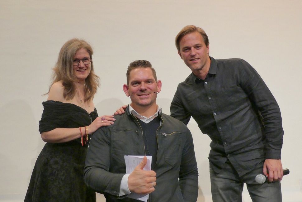 Prominente Unterstützung für Martina Steinbrenners Verein mit Timo Hildebrand (rechts) und Florian Sitzmann. Bild: Monika Krämer