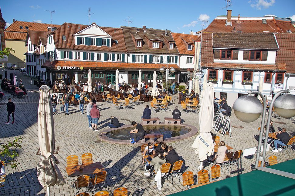 Ab Donnerstag entfällt unter anderem die Testpflicht für einen Besuch der Außengastronomie im Kreis Böblingen. Bild: Dettenmeyer/A