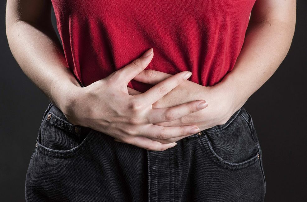 Wer regelmäßig menstruiert, weiß zumeist, dass der Zyklus im Takt ist. Auch wenn das für einige Frauen mit Bauchkrämpfe und Gliederschmerzen verbunden ist.