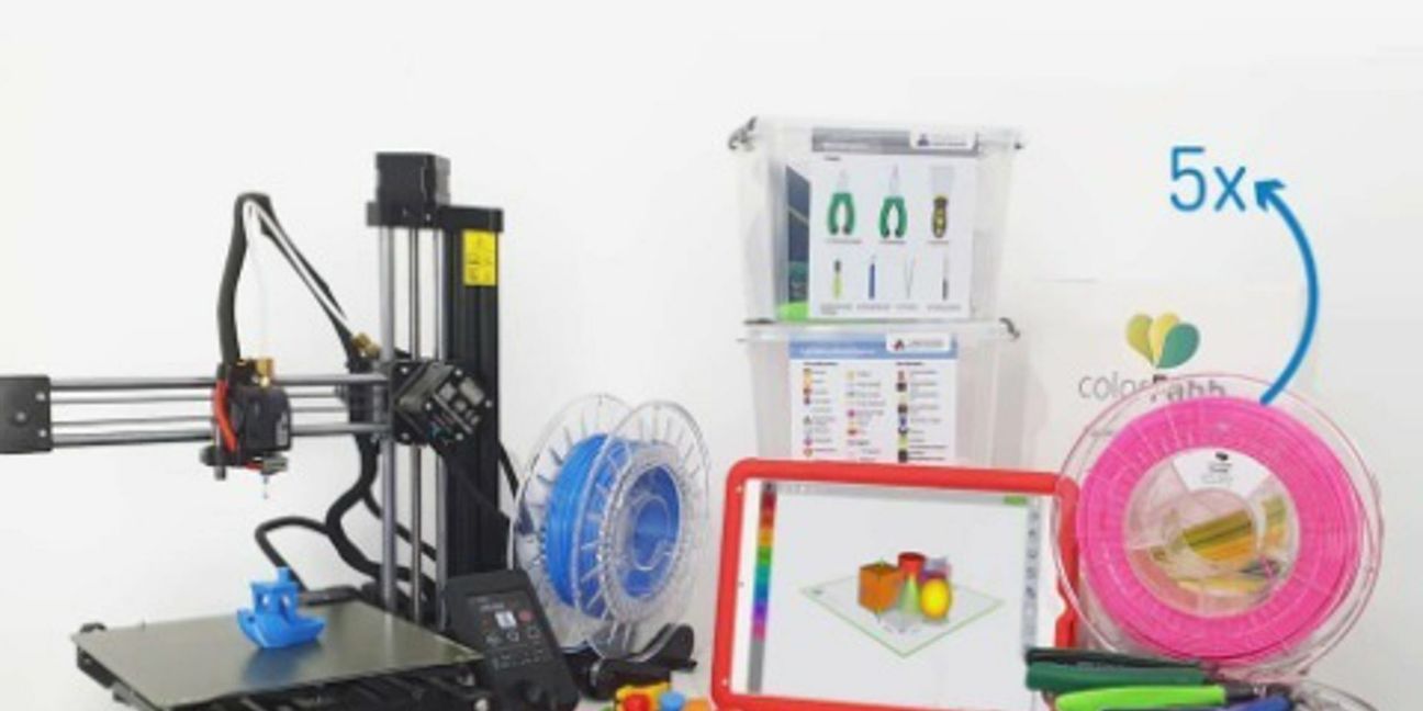 Eine Lochkamera, ein Wassermolekül oder ein Bienenhotel – mit der Sofware der Firma Tinker School können Kinder einfach am Tablet Gegenstände konstruieren und dann am 3D-Drucker ausdrucken. Der Anbieter liefert Ideen und Material für das Arbeiten im Unterricht mit seiner Technik.