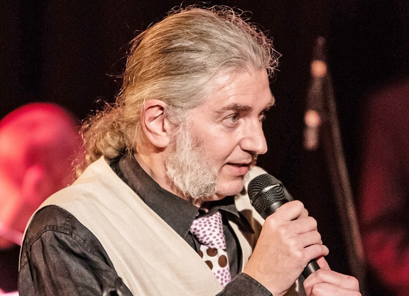 Sindelfingen: Bigband-Chef Django Hödl verstarb völllig überraschend im Alter von 56 Jahren. Bild: Eugen Mayer/z