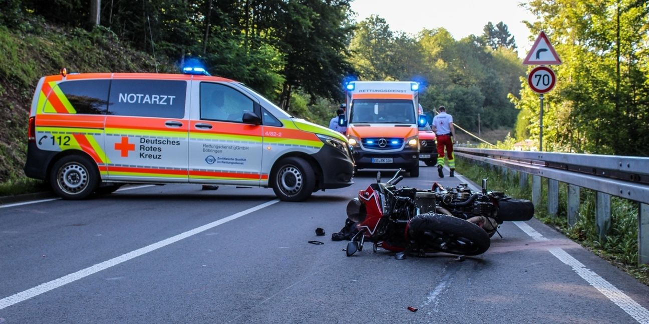 Merklingen: Schwerer Motorradunfall verursacht weitere Unfälle. Bild: SDMG/Dettenmeyer