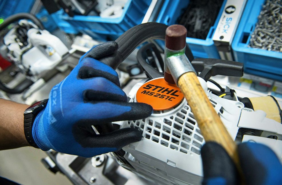 Bei Stihl mussten zuletzt Sonderschichten gefahren werden, um der stark gestiegenen Nachfrage gerecht werden zu können. Foto: dpa/Marijan Murat