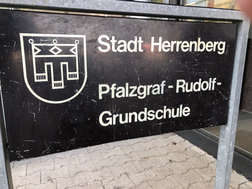 Fünf Klassenzimmer sind in der Grundschulke wagen der Rattenplage aktuell gesperrt. Bild: Gäubote