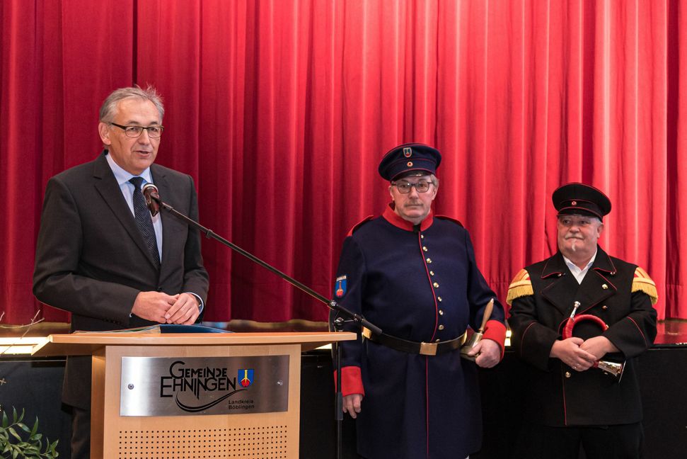 Traditionell haben Büttel ( Werner Benz) und Hornist (Joachim Bühler) beim Neujahrsempfang das erste Wort, bevor Bürgermeister Claus Unger einen Rückblick auf das vergangene Jahr gibt.