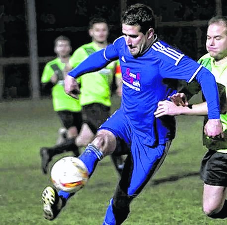 Bitter: Für Torjäger Florian Eipper ist die Saison vorbei. Bild: Photo 5/A