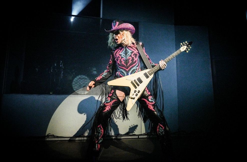 Bill Kaulitz klagte zwischen den Songs über zu wenig Bier.