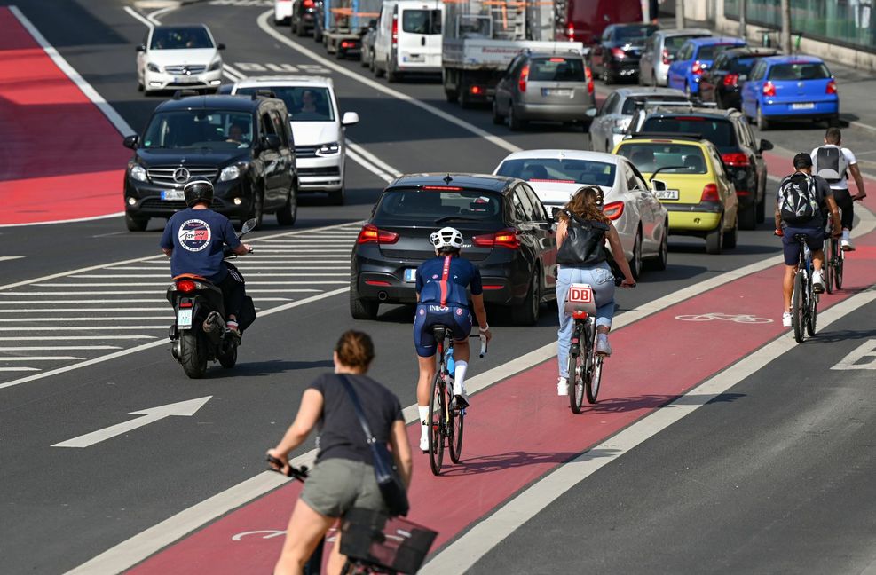 Auch beim Radfahren ist der Mensch meist das größte Risiko. Foto: dpa