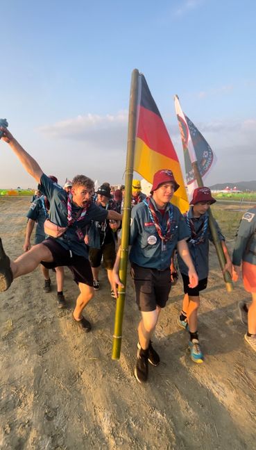 Unit Fingerhut auf dem Weg zur Opening Ceremony. Bild: z
