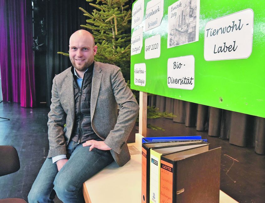 Gastredner beim Kreisbauerntag in der Ehninger Festhalle war Georg Mayerhofer, Landwirt des Jahres 2017. Der Bayer stellte den Kollegen seine modernen Ansätze und Gedanken vor. Bild: Vecsey