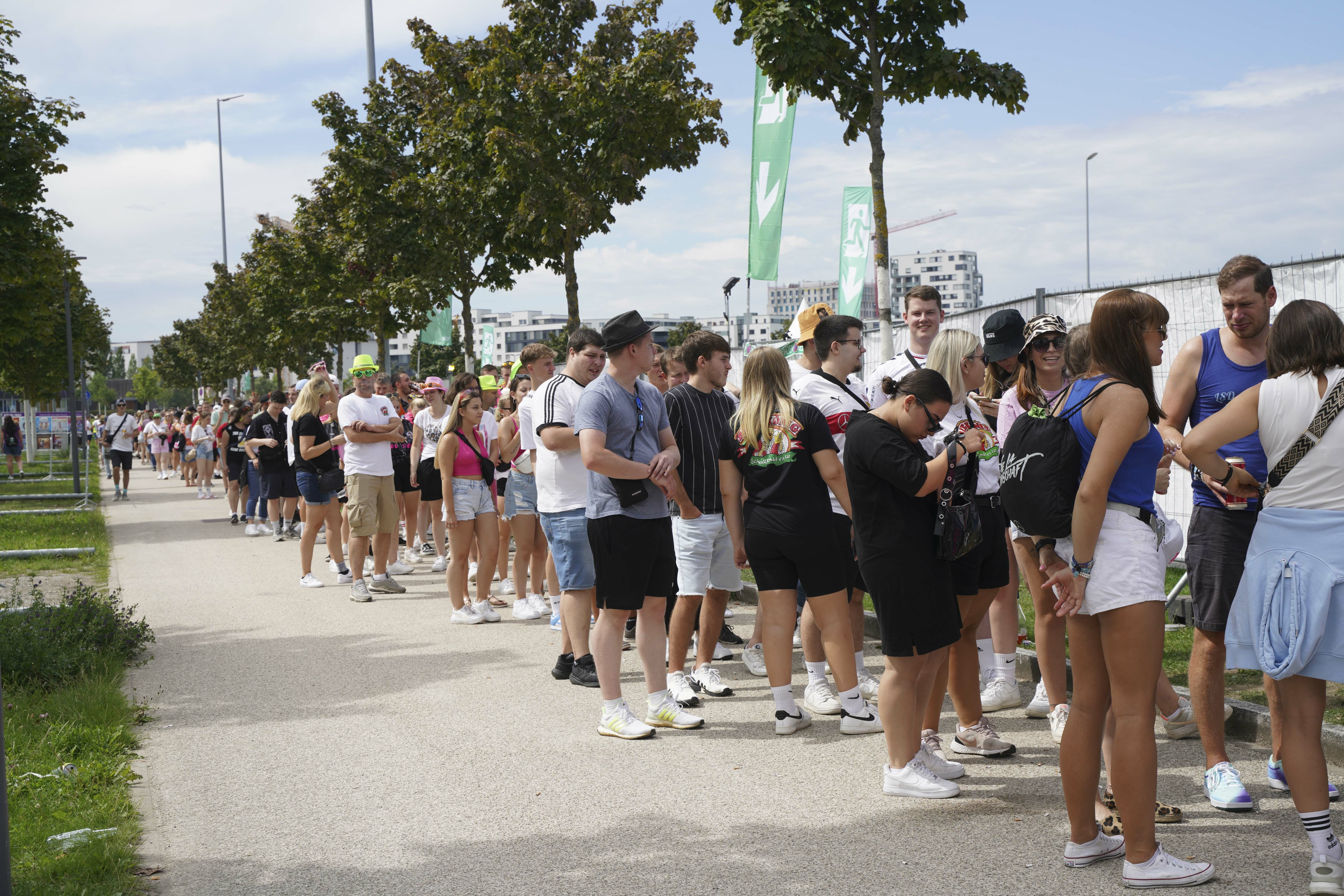 In diesem Jahr sind rund 6500 Eintrittskarten für das Festival verkauft worden. Da heißt es erstmal, anstehen.    Bild: Dettenmeyer