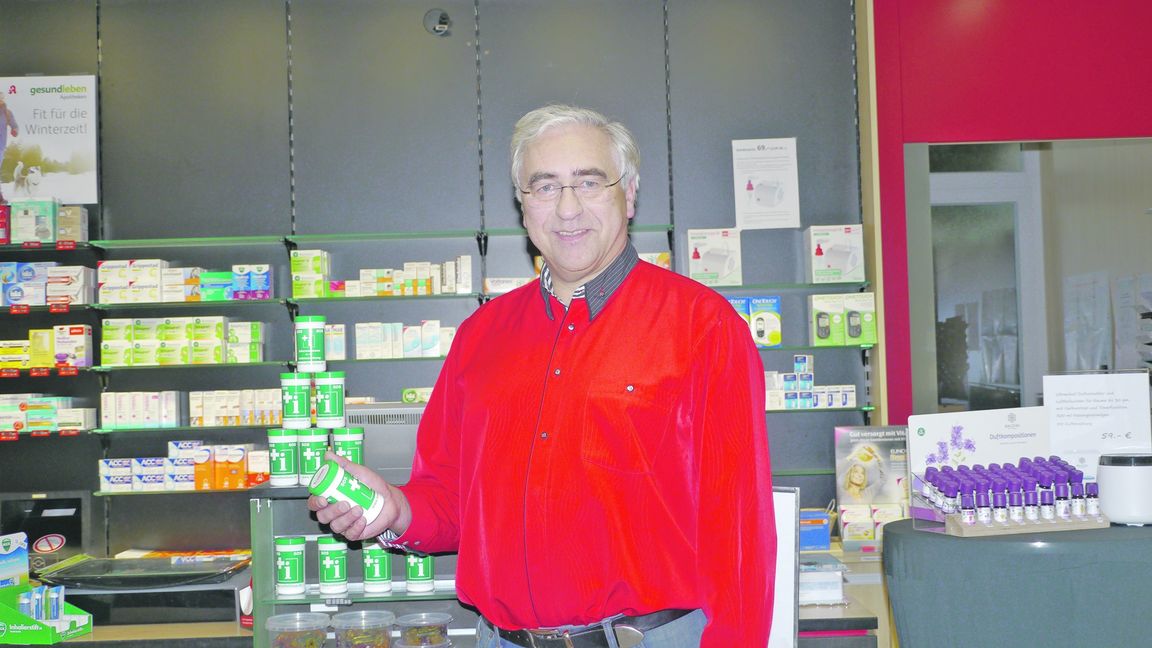 Der Sindelfinger Apotheker Joachim Seidel setzt sich für die Idee der Notfalldose ein.  Bilder: Nüßle