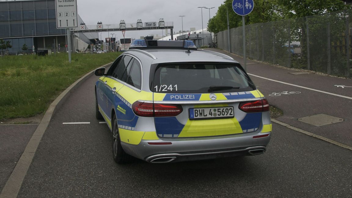 11. Mai 2023: Nach den tödlichen Schüssen beginnt der Großeinsatz der Polizei.      Bild: SDMG/Dettenmeyer/A