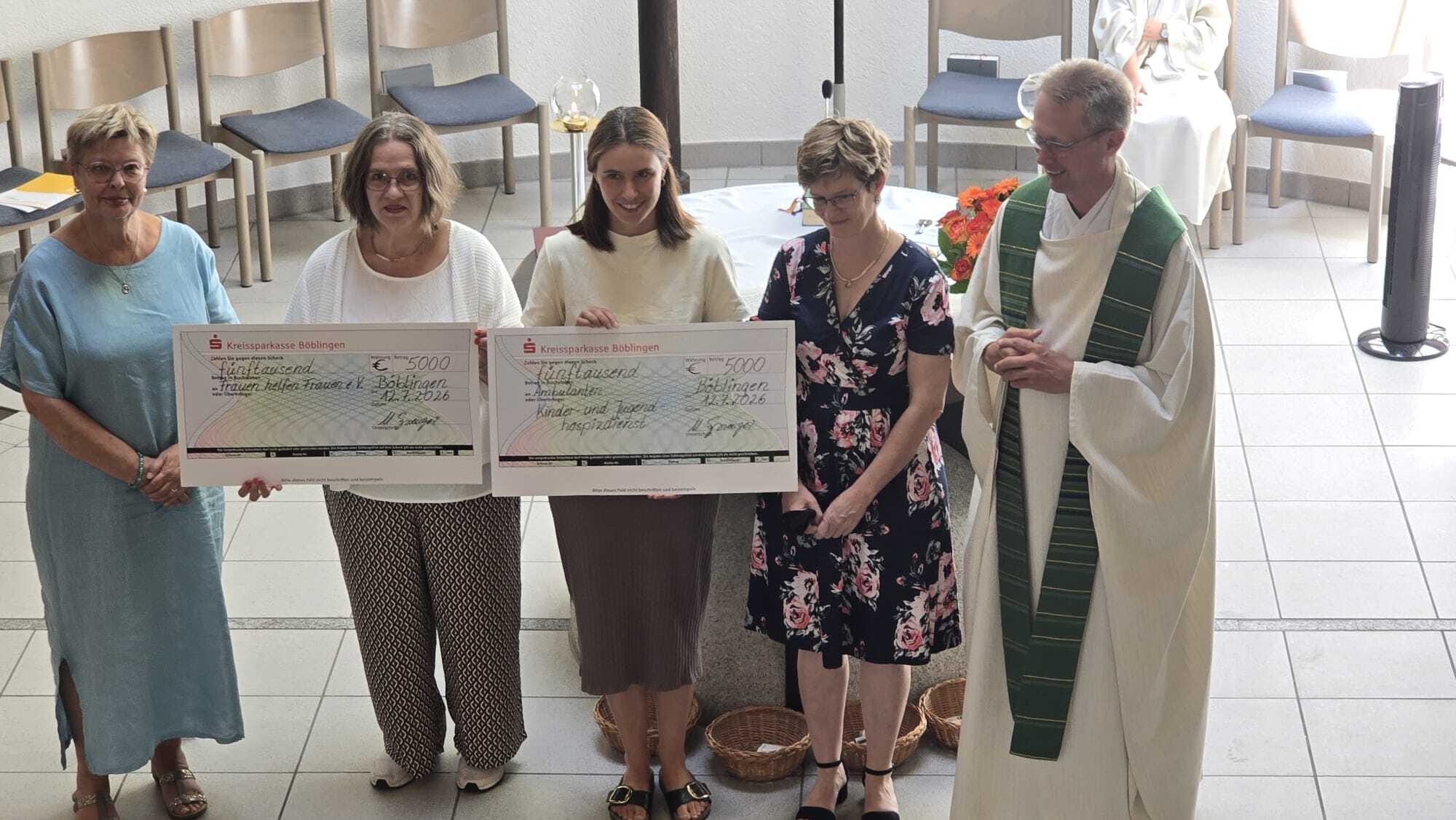 Je 5 000 Euro gingen an den Verein "Frauen helfen Frauen im Kreis Böblingen" und den Ambulante Kinder- und Jugendhospizdienst Landkreis Böblingen.