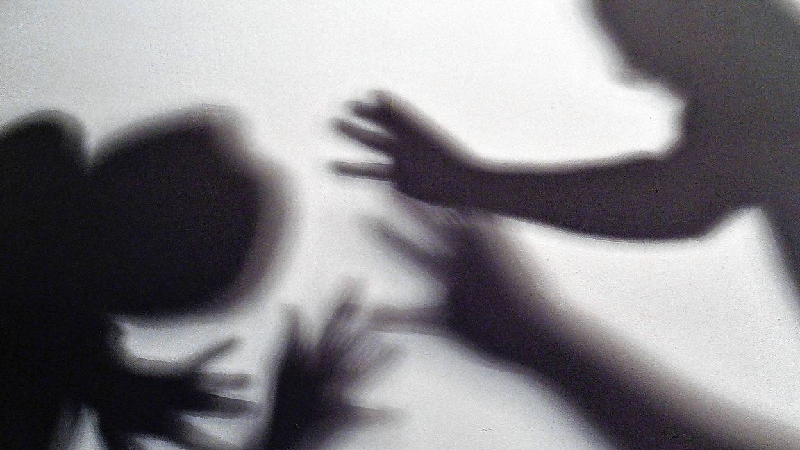 In Deutschland nimmt die Zahl von Opfern häuslicher Gewalt immer weiter zu. (Szene gestellt)