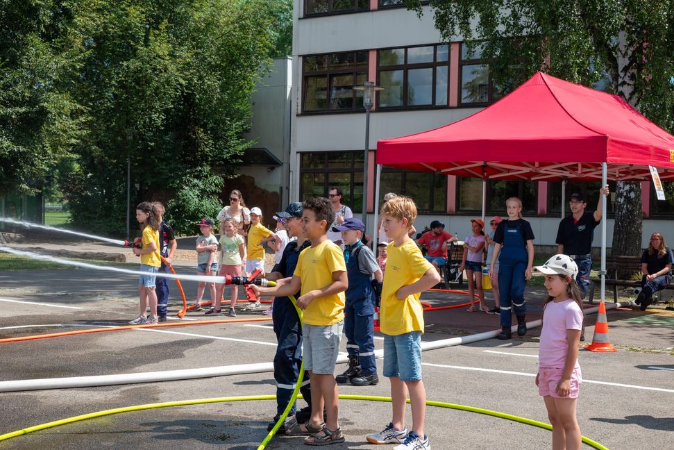 Wasser marsch bei den Spritzspielen der Jugendfeuerwehr
