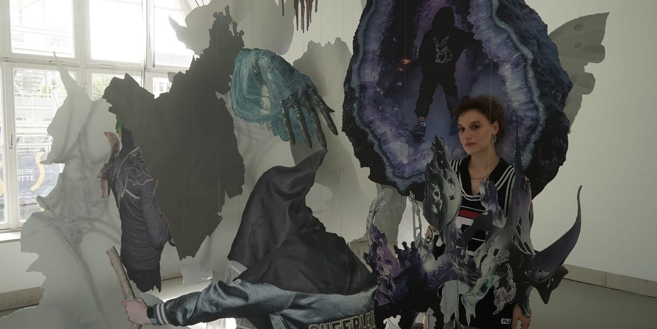 Iris Helena Hamers in ihrer Installation „Syzygy“.
